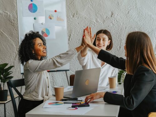 Investir na motivação de seus colaboradores transforma sua escola