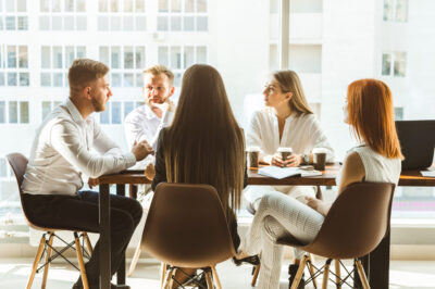 Como o Curso “Comunicação Profissional” Transforma a Oferta da Sua Escola